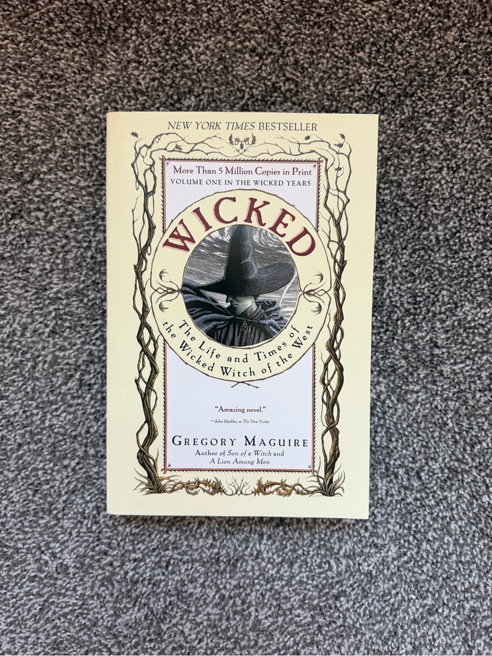Wicked by Gregory Maguire - Cream Paperback Book